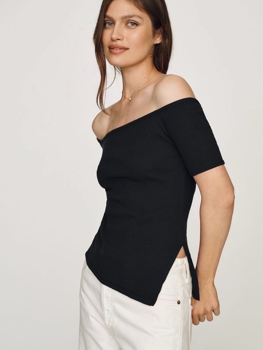 Maeve Off-Shoulder Ribbed Crop Top in Black